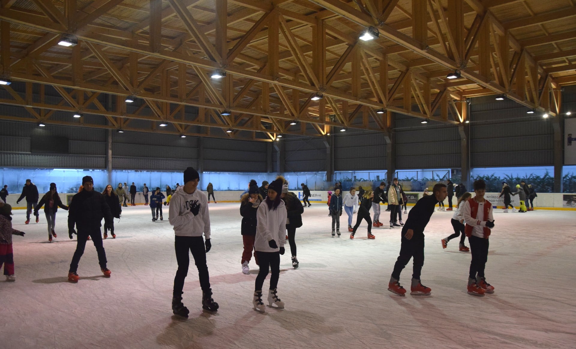 Vasárnap jégkorong mérkőzés a Városi Jégpályán